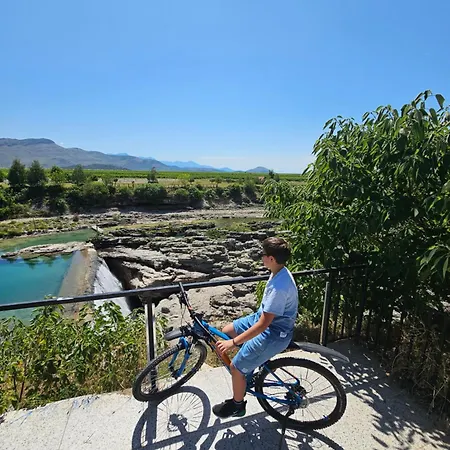 アパート Aerodrom ポドゴリツァ